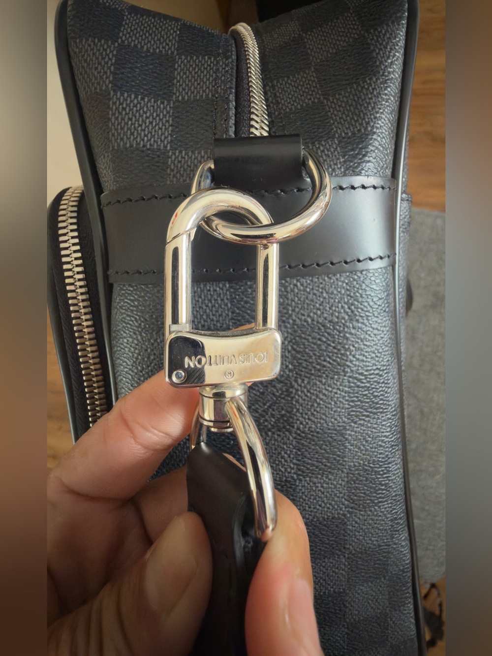 Louis Vuitton Graphite ICare - Picture 6 of 17